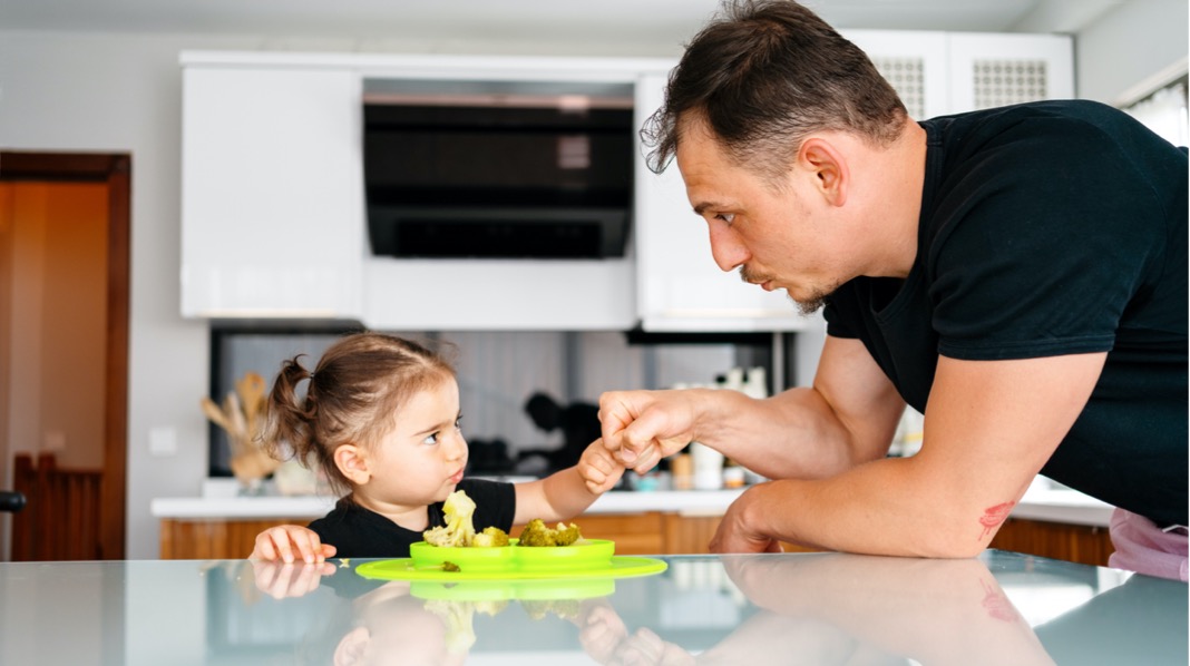 Tvinge toåringen til å spise middag?